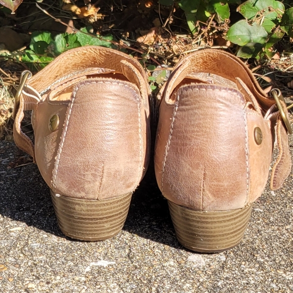 PIKOLONOS, Italian leather,  tan, buckled shoes.  Size 8/39 - Picture 5 of 7